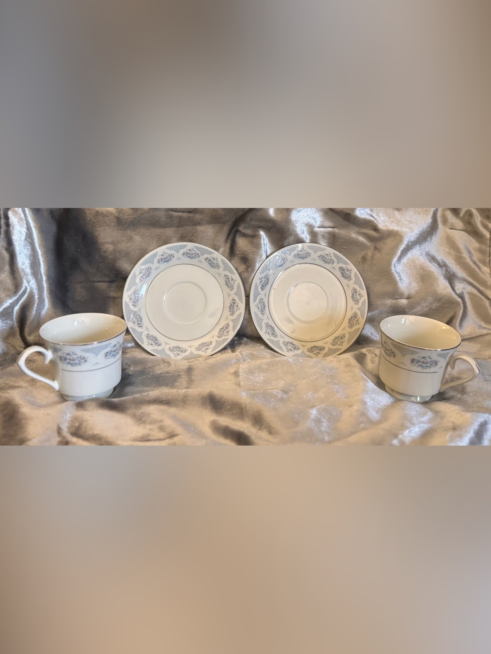 🫖 Silverie Fine China Floral Tea Cups & Saucers Set of 2
Silver Trim 4 Pc